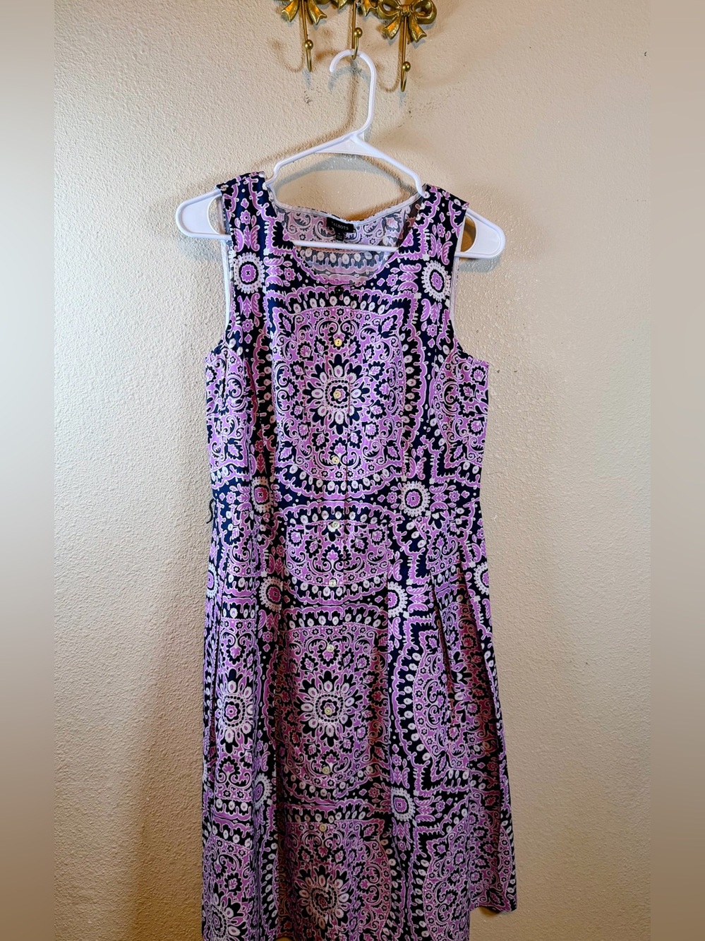 Talbots Sleeveless Midi Dress in Lavender and Navy Blue Medallion Print. Size 8